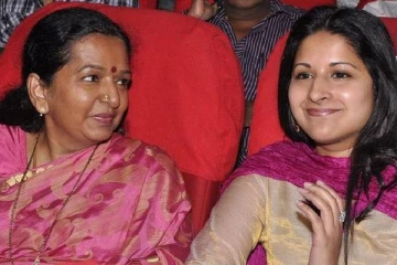 இதைதவிர விஜய் மனைவி சங்கீதாவுக்கு ஒன்னும் தெரியாது? மருமகள் குறித்து விஜய் அம்மா ஓப்பன்