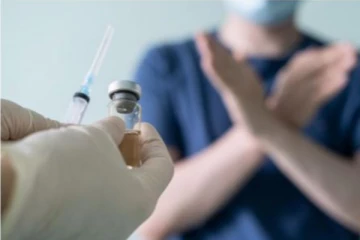 இவங்க எல்லாம் கொரோனா தடுப்பூசி போட தயங்குறாங்களா ? வெளியான அதிர்ச்சி தகவல்!