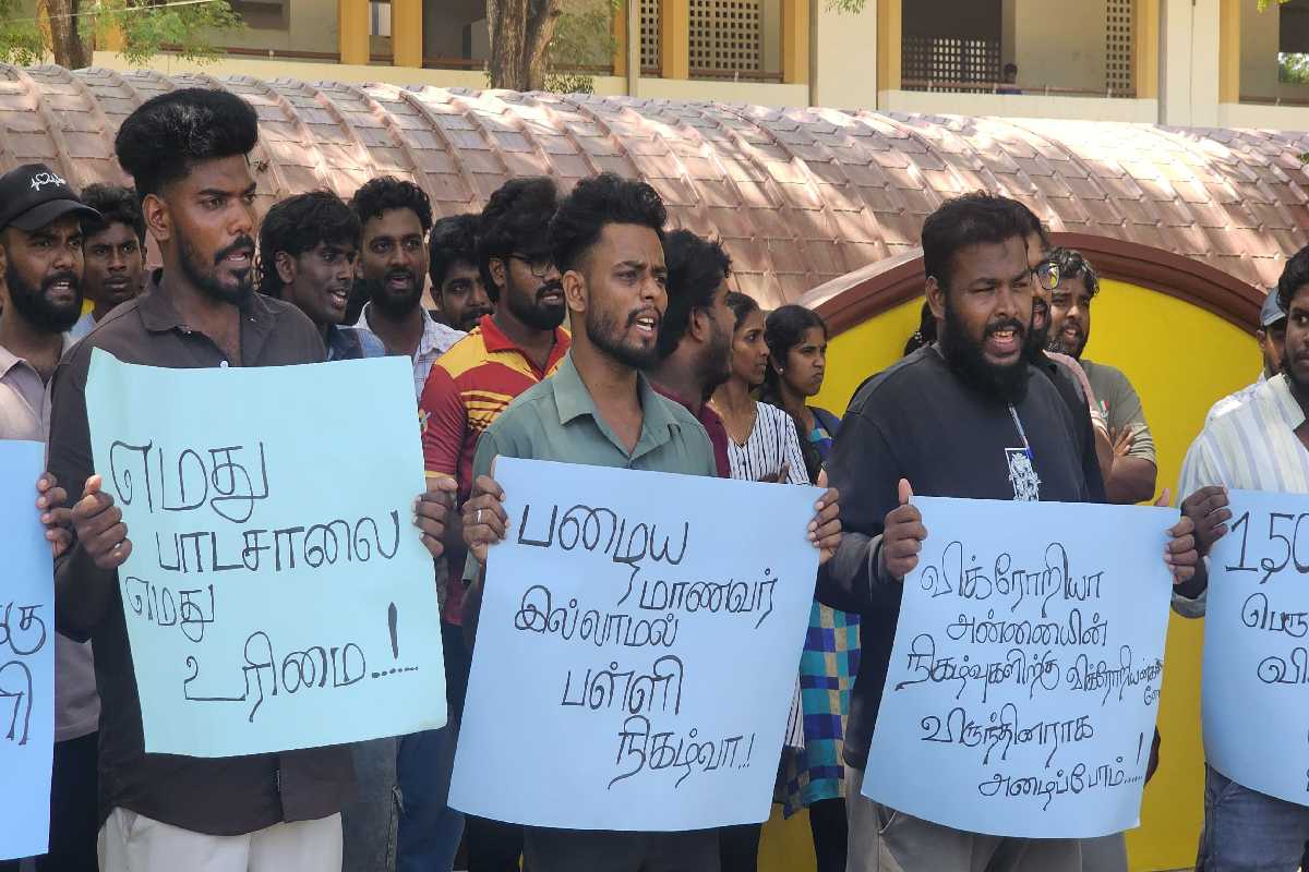 யாழில் பாடசாலை நிகழ்வில் சுமந்திரன் பிரதம விருந்தினராக கலந்துகொள்ளவதற்கு எதிராக வெடித்தது போராட்டம் | Protest Against Sumanthiran School Function யாழில் பாடசாலை நிகழ்வில் சுமந்திரன் பிரதம விருந்தினராக கலந்துகொள்ளவதற்கு எதிராக வெடித்தது போராட்டம் | Protest Against Sumanthiran School Function