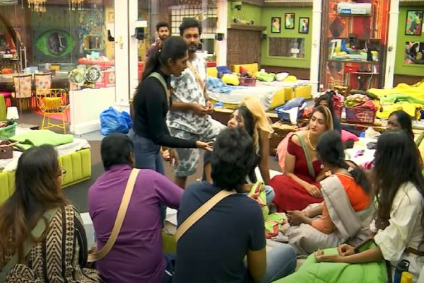 ஆடை மாற்றும்போது தாமரையின் காயினை எடுத்த சுருதி - பாவனி: கடுப்பில் சக போட்டியாளர்கள்! | Pitch Taken Coin While Changing Clothes Bhavani