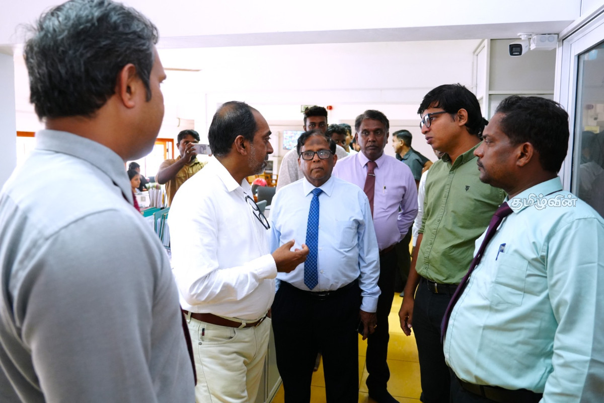 யாழ்.பொது நூலகத்திற்கு அமைச்சர் ஹினிதும சுனில் செனவி விஜயம் | Hiniduma Sunil Senevi Visits Jaffna Public Library யாழ்.பொது நூலகத்திற்கு அமைச்சர் ஹினிதும சுனில் செனவி விஜயம் | Hiniduma Sunil Senevi Visits Jaffna Public Library