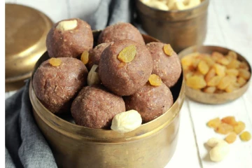 தீபாவளி ஸ்வீட்: சத்தான கேழ்வரகு லட்டு செய்வது எப்படி?