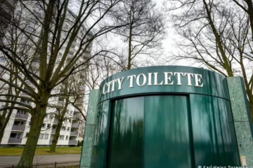 கழிவறைகளையும் விட்டு வைக்காத பலே திருடர்கள்: ஜேர்மனியில் ஐந்து பேர் கைது