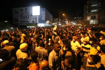 இலட்சக்கணக்கான மக்களுடன் கொழும்பை சுற்றிவளைத்து ஜனாதிபதியை சிறைப்பிடிப்பதாக பகிரங்க எச்சரிக்கை