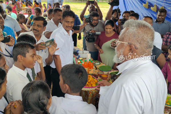 வீட்டுத்தோட்ட பயிர் செய்கைக்கு நாம் முன்னுரிமை வழங்க வேண்டும்: டக்ளஸ் தேவானந்தா (Photos) | Priority Home Garden Cultivation Douglas Devananda