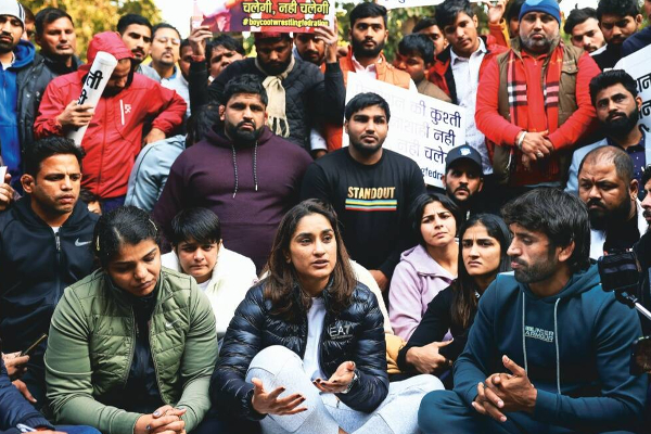 wrestlers-protest-in-delhi-police-drags-them wrestlers-protest-in-delhi-police-drags-them