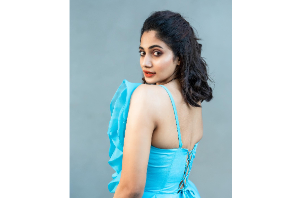 லாஸ்லியாவா இது? நாளுக்கு நாள் இப்படி மாறுகிறாரே | Losliya Latest Photo Impresses Fans