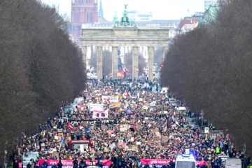 ஜேர்மனியில் தீவிர வலதுசாரி கட்சிக்கு எதிராக பெரும் போராட்டம்., 1.6 லட்சம் பேர் பங்கேற்பு