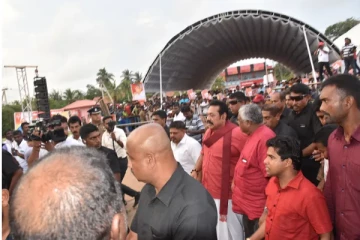 மகிந்தவிடம் இருந்து ஓட்டம் எடுத்த சகாக்கள்