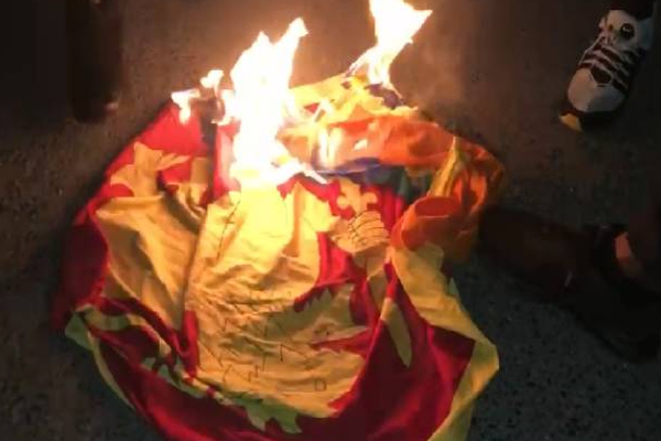 பிரான்ஸ் தலைநகரில் இலங்கை தேசிய கொடியை எரித்த மக்கள்! | Mullivaikal Day France Sri Lanka Flag Fire
