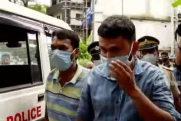 லிப்ட் கேட்ட மனநலம் பாதித்த பெண்ணை பேருந்தில் வைத்து சீரழித்த 3 பேர்! நாளையும் வா என கூறிய கொடூரம்.. புகைப்படம்