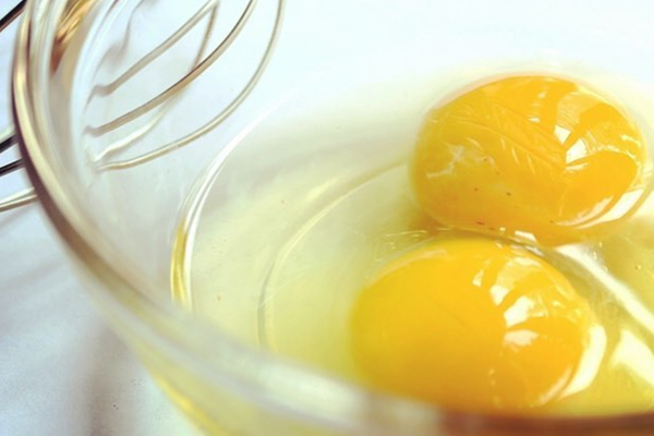 பரட்டை தலை மாதிரி உங்க முடி அசிங்கமா இருக்கா? அப்ப இந்த ஒரே ஒரு பொருள தலையில தடவுங்க! | Egg Mask For Hair Benefits