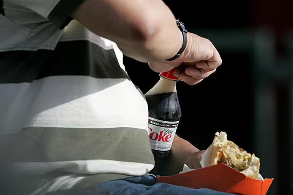 டயட் கோக் குடிப்பவரா நீங்கள்; காத்திருக்கும் ஆபத்து! | Diet Coke Cause Cancer A Recent Study