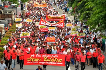 இலங்கையில் எகிறும் பொருட்களின் விலை! நாட்டின் பிரதான நகரங்களை முற்றுகையிட முடிவு
