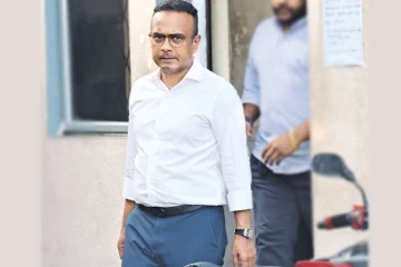 පැය 3 කට ආසන්න කාලයක් ප්‍රකාශ දුන් හිටපු ඇමති මනූෂ අල්ලස් කොමිසමෙන් පිටව යයි