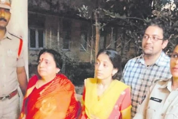 11 ஆண்டுகள் மனைவியை வீட்டுக்குள் அடைத்து சித்ரவதை - வக்கீல் கொடூரம்