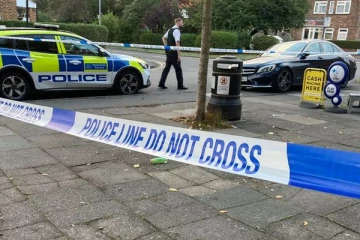 லண்டனில் பட்டப்பகலில் கத்திக் குத்து - ஒருவர் வைத்தியசாலையில் அனுமதி