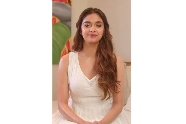 நடிகை கீர்த்தி சுரேஷின் லேட்டஸ்ட் க்ளிக்ஸ்.. கொள்ளை அழகை ரசிக்கும் ரசிகர்கள் | Keerthy Suresh Latest Clicks