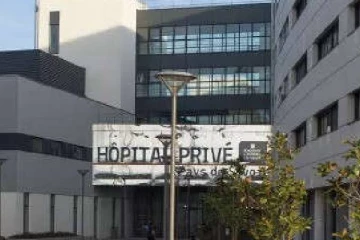 மருத்துவமனையில் சிகிச்சைக்கு தாமதம் ஆனதால் தாக்குதலில் இறங்கிய நோயாளி: 13 பேர் காயம்