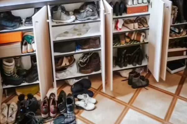 Vastu tips: அதிர்ஷ்ட தேவதையை தடுக்கும் ஷூ ரேக்- இப்போதே சரிசெய்ங்க | How To Help Your Success Shoe Rack Vastu Rules Vastu tips: அதிர்ஷ்ட தேவதையை தடுக்கும் ஷூ ரேக்- இப்போதே சரிசெய்ங்க | How To Help Your Success Shoe Rack Vastu Rules