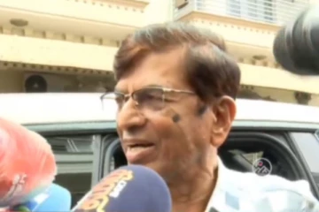 கரூர் சம்பவம் பற்றிய கேள்வியால் டென்ஷன் ஆன விஜய்யின் அப்பா எஸ்ஏசி.. கோபமான பதில்