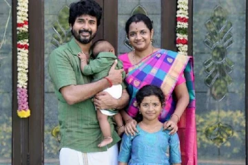 2 வயது ஆகும் நடிகர் சிவகார்த்திகேயன் மகனா இது?- குடும்பத்துடன் பிரபலம் எடுத்த போட்டோ ஷுட்