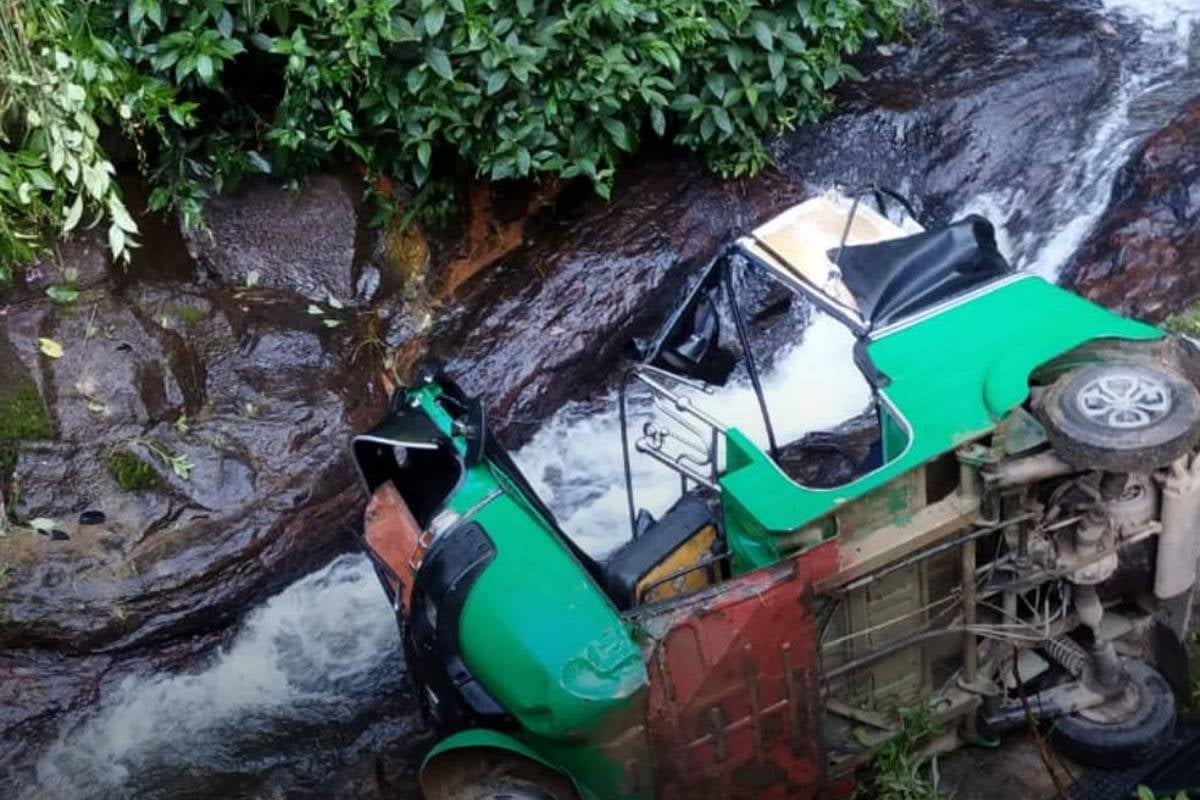 கோர விபத்தில் இருவர் பலி - ஆபத்தான நிலையில் 2 சிறுவர்கள் | 2 Killed In An Accident 2 Injured