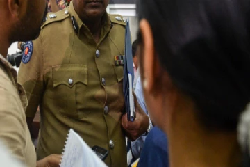 மர்மமான முறையில் உயிரிழந்த 6 வயது சிறுமி; தாயும் கள்ளக்காதலனும் கைது