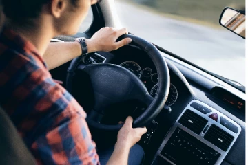 சாரதிக்கு மதுபானம் அருந்த கொடுத்து கார் கொள்ளை