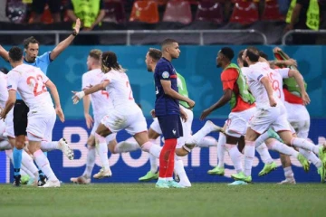 உலக சம்பியனை வீழ்த்தி வெற்றிபெற்ற சுவிட்ஸர்லாந்து! - சுவிஸ் மக்கள் கொண்டாட்டம்