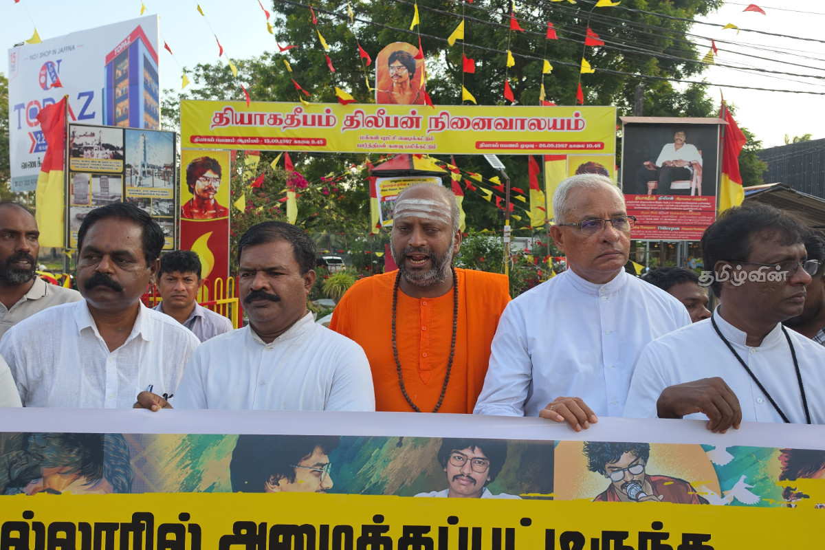 யாழ்ப்பாணத்தில் மூன்றாவது நாளாகவும் முன்னெடுக்கப்படும் போராட்டம் | Protest In Jaffna Enters Third Day யாழ்ப்பாணத்தில் மூன்றாவது நாளாகவும் முன்னெடுக்கப்படும் போராட்டம் | Protest In Jaffna Enters Third Day