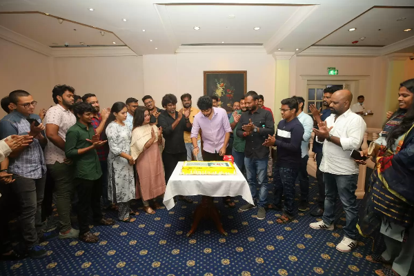 கவனின் ‘லிப்ட்’ பட வெற்றியை கேக் வெட்டி கொண்டாடிய படக்குழு - புகைப்படங்கள் வைரல் | Cinema Movie