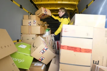 ஒரே மாதத்தில் 22 மில்லியன் பார்சல்கள் அனுப்பிய சுவிஸ் மக்கள்