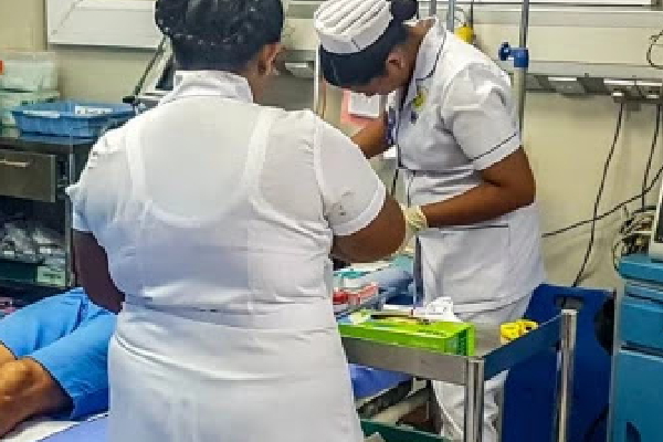 தண்டனை என்ற பெயரில் தாக்குதல்? ; மாணவர் வைத்தியசாலையில், அதிபர் மீது குற்றச்சாட்டு | Allegations Against Principal At Student Hospital