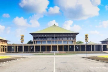 පාර්ලිමේන්තු සභාවාරය ඇරඹෙයි