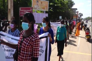 யாழில் பெண்கள்  கவனயீர்ப்பு போராட்டம்