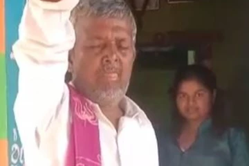 ‘’ஆத்தா வந்திருக்கேன்  டா  முடியாது  போ ‘’  -  கொரோனா தடுப்பூசி செலுத்த  பயந்து திடீரென சாமியாடிய நபர்