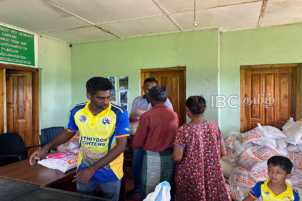 ஐபிசி தமிழ் துயர் துடைக்கும் கரங்கள் : இன்றையதினம் மட்டக்களப்பில் பயனடைந்த குடும்பங்கள் | Ibc Tamil Helping Hands Campaign In Batticaloa ஐபிசி தமிழ் துயர் துடைக்கும் கரங்கள் : இன்றையதினம் மட்டக்களப்பில் பயனடைந்த குடும்பங்கள் | Ibc Tamil Helping Hands Campaign In Batticaloa