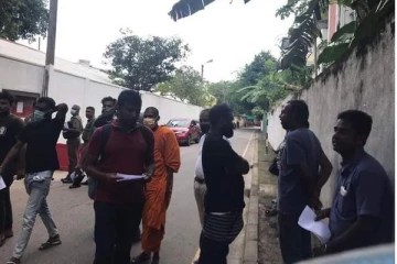 நான்கு பெண்கள் பௌத்த பிக்கு உட்பட 19 பேர் கைது! கோட்டா கோ கம போராட்டகாரர்கள் நீதிமன்றில்