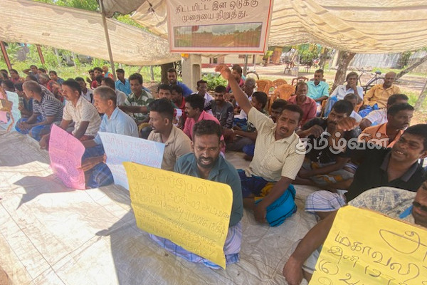 சாகும் வரை உண்ணாவிரத போராட்டம் நடத்துவோம்: மட்டக்களப்பு கால்நடை பண்ணையாளர்கள் எச்சரிக்கை (Photos) | Anti Government Protest In Batticaloa