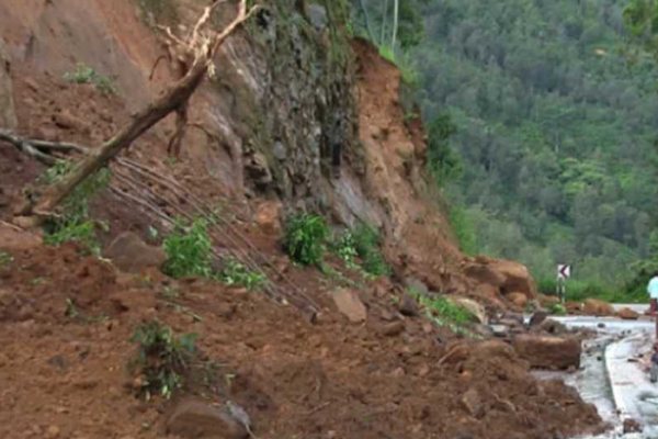 5 மாவட்டங்களுக்கு விடுக்கப்பட்டுள்ள மண்சரிவு எச்சரிக்கை | Landslide Alert Issued For 5 Districts