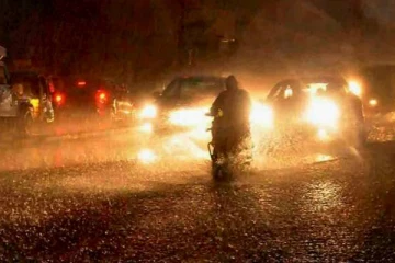 சென்னையில் நள்ளிரவில் இடி மின்னலுடன் கன மழை..!