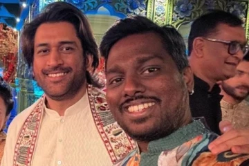 இயக்குனர் அட்லீயை சந்தித்த எம்.எஸ். தோனி.. வைரலாகும் புகைப்படம்..