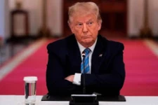 டொனால்ட் ட்ரம்பின் வலையெளி கணக்கு தற்காலிகமாக தடை