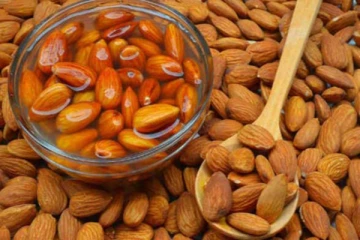 நீரில் ஊறவைத்த பாதாமை தினமும் சாப்பிட்டு பாருங்க! ஏகப்பட்ட அதிசயத்தை காணலாம்