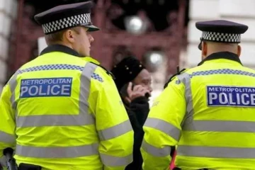 பெண் ஒருவரிடம் தகாத முறையில் நடந்துகொண்ட நபர்....கோரிக்கை விடுத்த லண்டன் பொலிஸ்