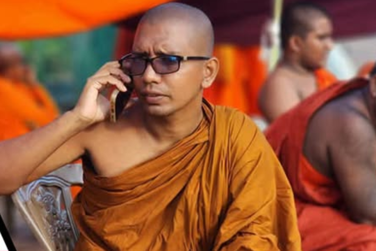 ஒரு மணி நேரம்தான் வைத்தியசாலையில்! பரிசோதனையில் சிக்கிய கஸ்ஸப்ப தேரர் | Kassapa Thero Caught During An Inspection ஒரு மணி நேரம்தான் வைத்தியசாலையில்! பரிசோதனையில் சிக்கிய கஸ்ஸப்ப தேரர் | Kassapa Thero Caught During An Inspection