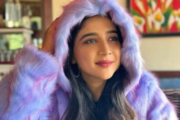 திடிரென திருமணம் முடித்து இன்ப அதிர்ச்சி கொடுத்த சாக்ஷி அகர்வால் புகைப்படங்கள்