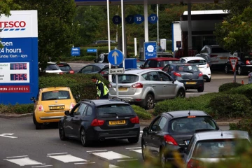பிரித்தானியாவில் கடும் நெருக்கடி! - பேருந்து சேவையும் பாதிப்பு