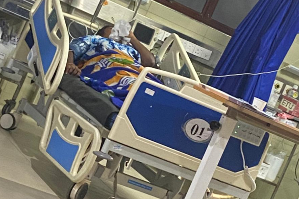 உருவகேலி பேசும் விரிவுரையாளர்; கிழக்கு பல்கலைக்கழக மாணவிகள் வைத்தியசாலையில் அனுமதி | Eastern University Students Protest Lecturer